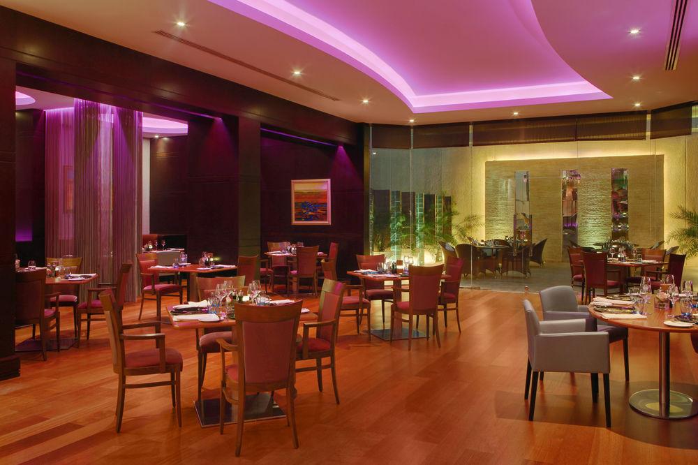 Riyadh Marriott Hotel Buitenkant foto