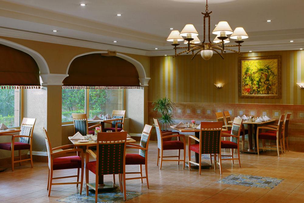 Riyadh Marriott Hotel Buitenkant foto