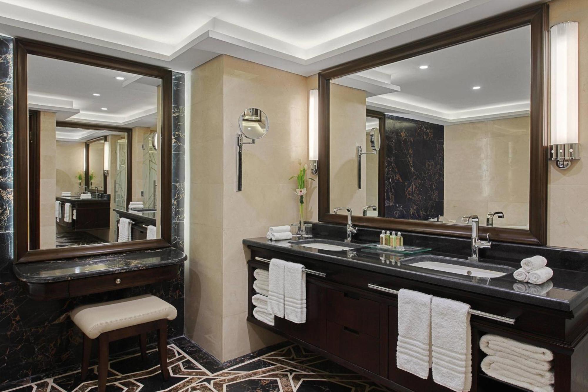 Riyadh Marriott Hotel Buitenkant foto